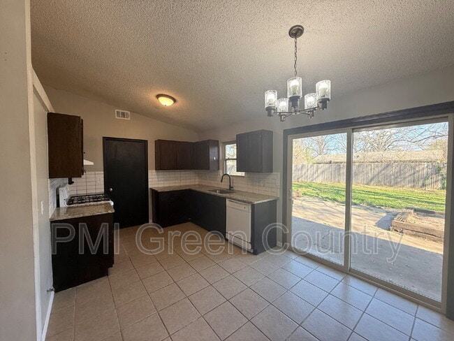 Building Photo - 316 W Austin St