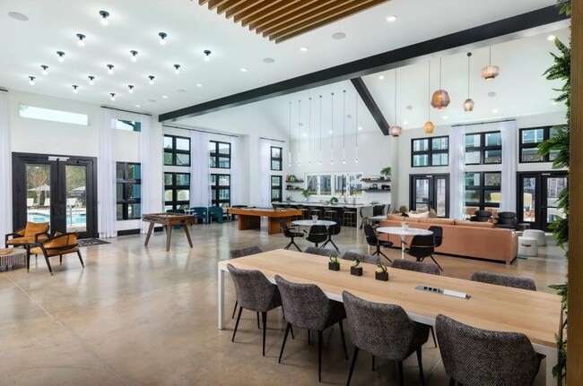 Building Photo - 5617 Oak St