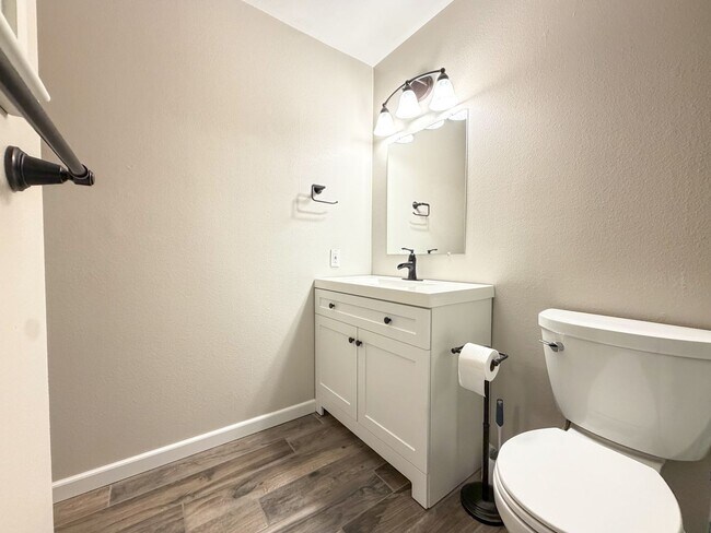 Building Photo - Move-in Incentive!