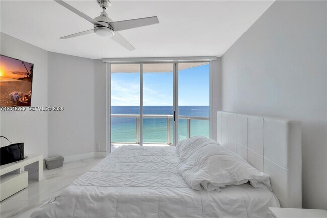 Building Photo - 16425 Collins Ave