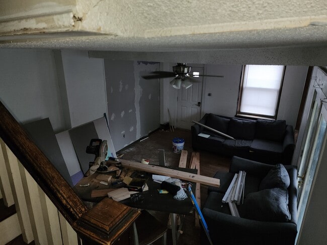 Building Photo - 302 Main St