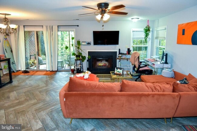 Building Photo - Experience the vibrant lifestyle and natural beauty that make Reston such a sought after place to...