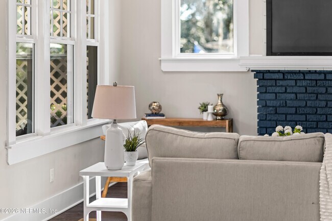 Building Photo - 2843 Oak St