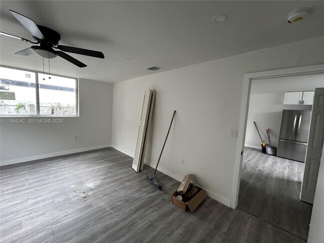 Building Photo - 4429 SW 21st St