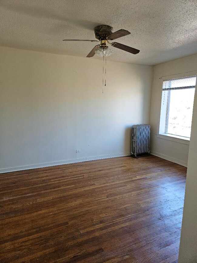 BEDROOM - 7147 S Constance Ave