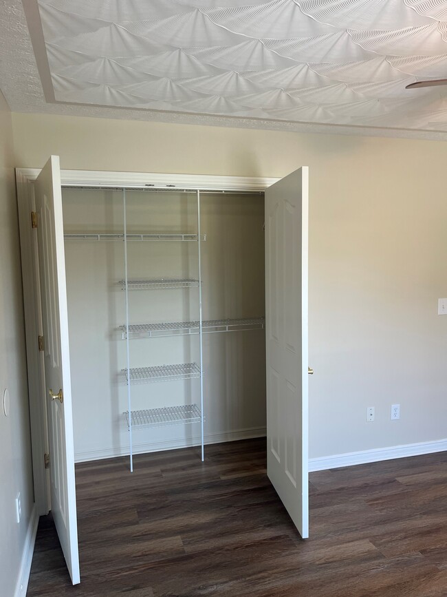 Building Photo - 6121 Upper Hunters Trce