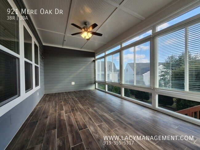 Building Photo - 921 Mere Oak Dr