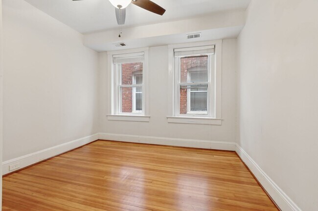 Building Photo - Beautiful Ghent Condo for Rent !