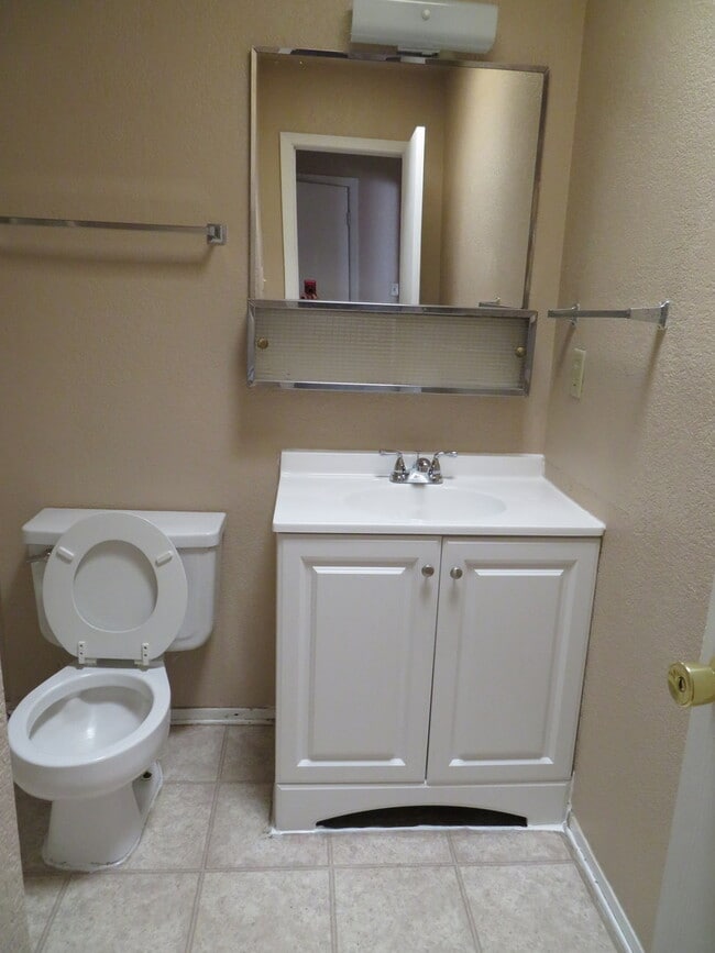 Building Photo - Triviz Apts