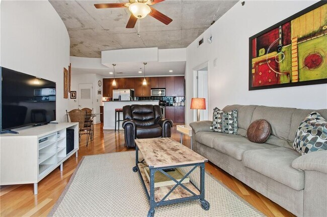 Building Photo - 44 Peachtree Pl NE