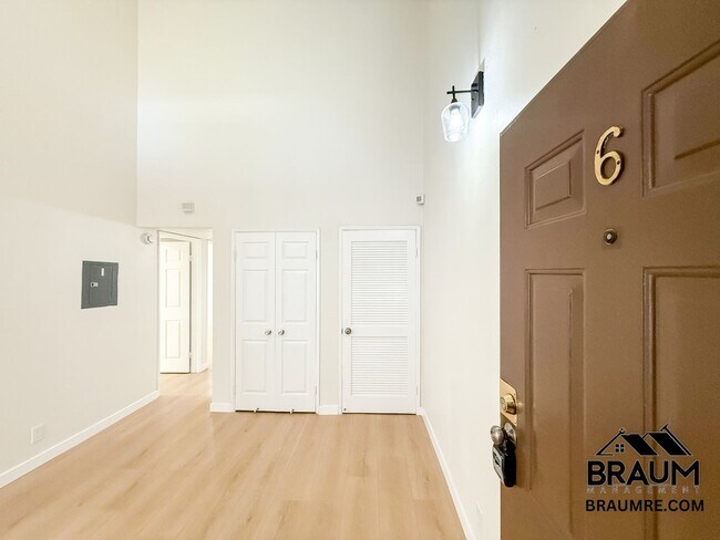 Building Photo - 4404 Stern Ave