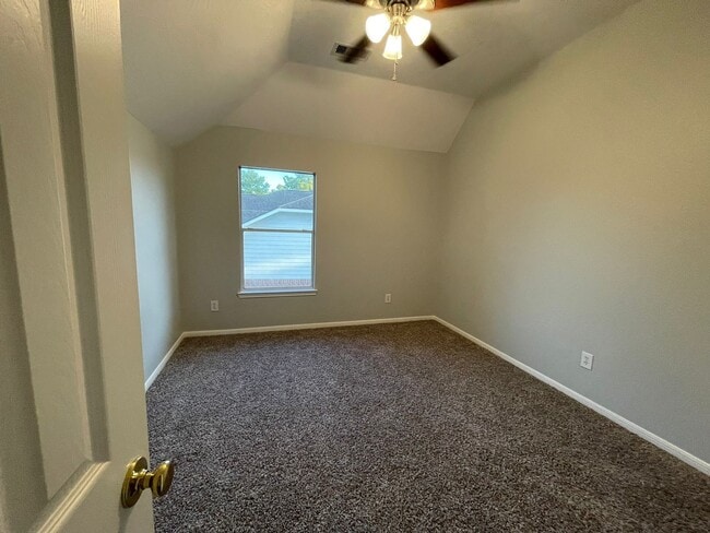 Building Photo - 9323 Willow Crossing Dr