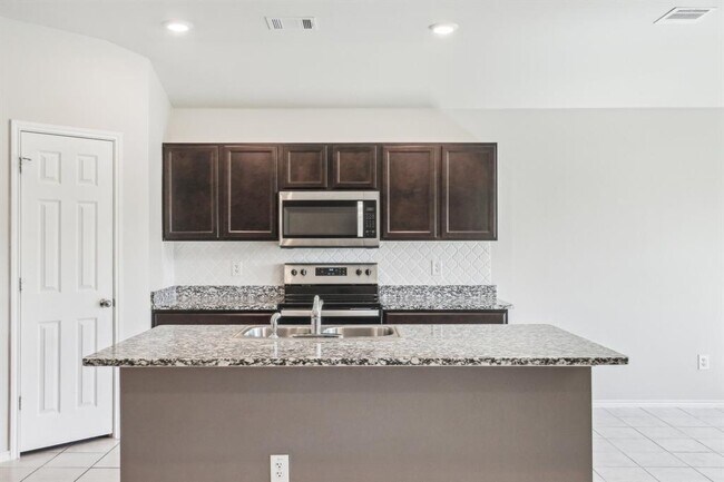 Building Photo - 9701 Kensley Rose Dr