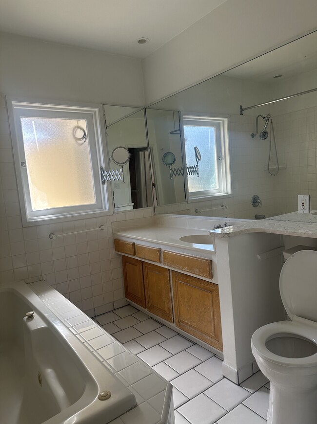 Full Bathroom - 7642 Hampton Ave