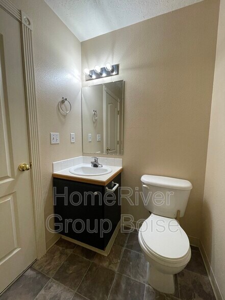 Building Photo - 1299 N Stephanie Ln