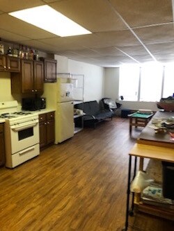 Building Photo - 60 W Main St