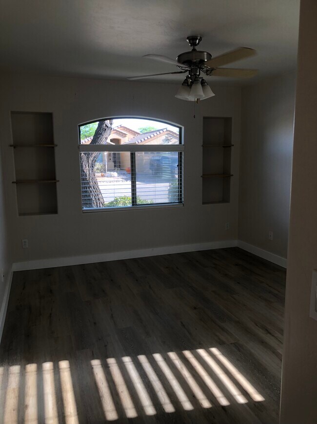 Building Photo - 10427 E Avalon Park St