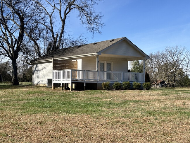 Building Photo - 2039 W Jefferson Pike