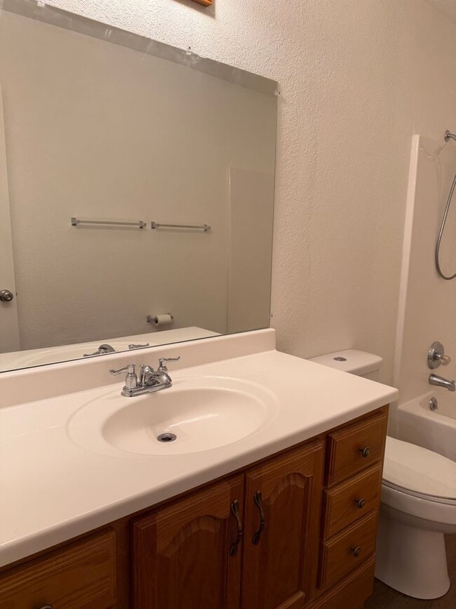 Building Photo - Pine Grove Home