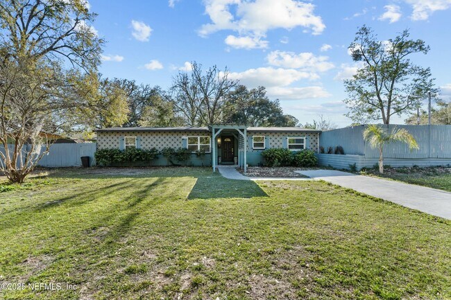 Building Photo - 6204 Commodore Dr