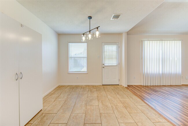 Building Photo - 21603 Juniper Meadows Dr
