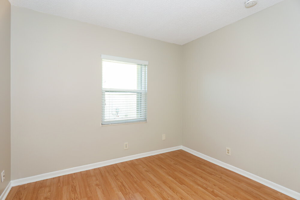 Building Photo - 9429 Saddlebrook Dr