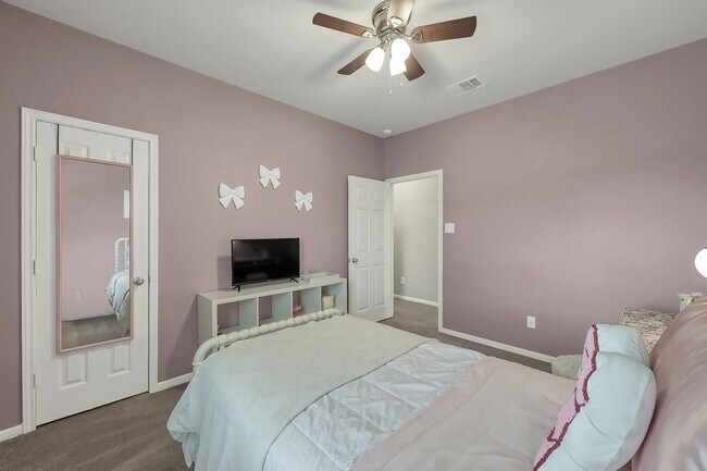 Building Photo - 679 Red Elm Ln