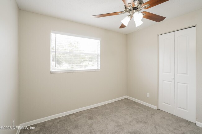 Building Photo - 583 Madeira Dr