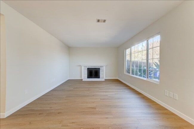 Building Photo - 11370 Travis Pl