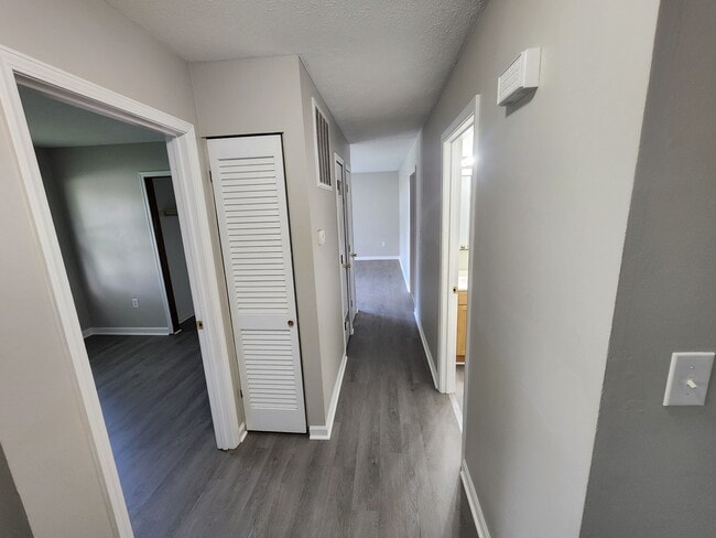 Building Photo - 1000 Plainview Dr