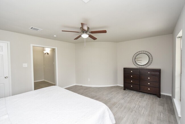 Building Photo - 1723 Big Horn Dr