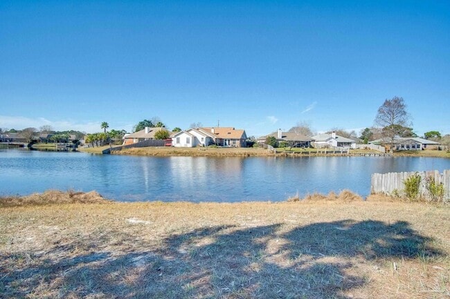 Building Photo - 9880 Creet Cir