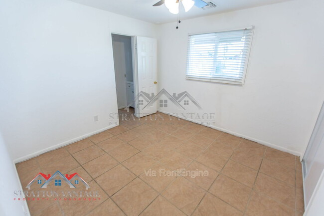 Building Photo - 1136 E Yucca St