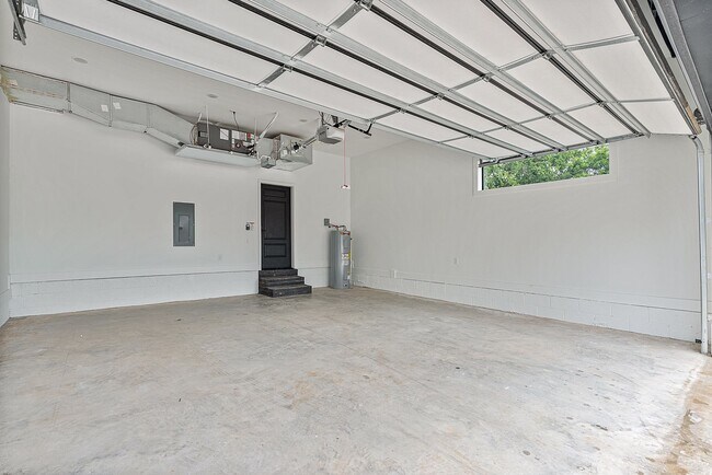 Building Photo - Edge Luxury Townhomes