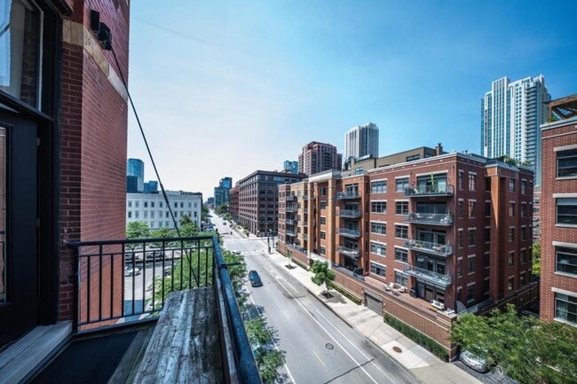 Building Photo - 226 N Clinton St