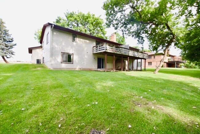 Building Photo - Available November 1st - updated 3 bed, 2....