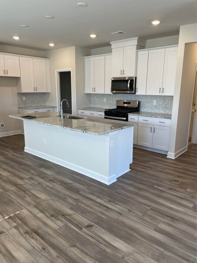 Building Photo - Available Soon! Stunning Five Bedroom, Three Bath Home in Clear Pond!