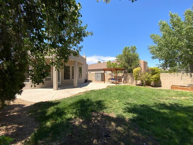 Building Photo - 3 Bedroom Single Story Home Available Near...