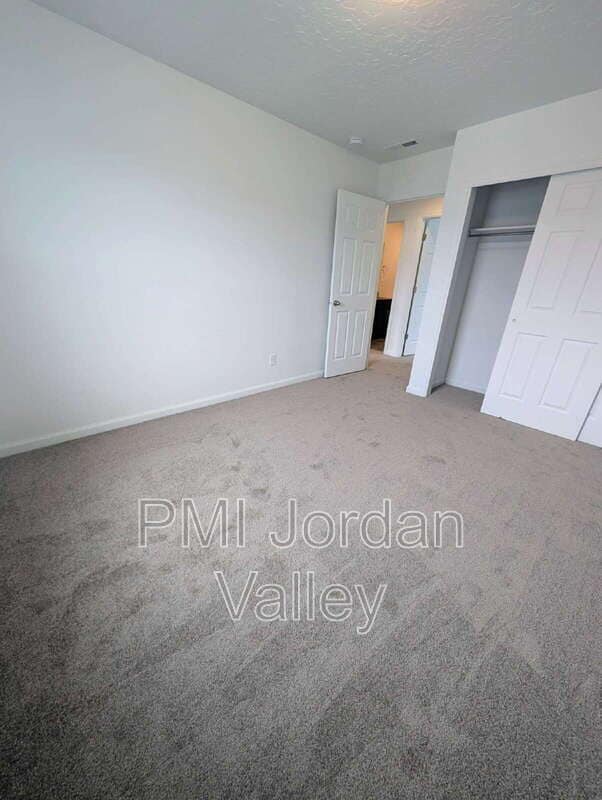 Building Photo - 2123 Wallflower Dr