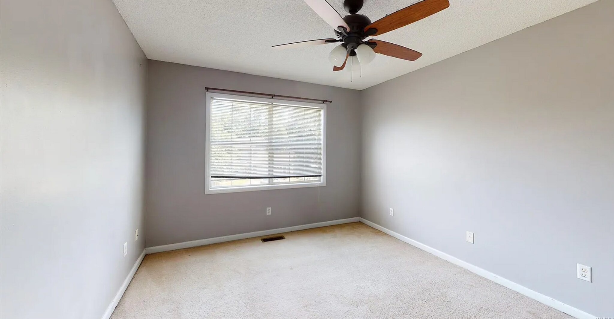 Building Photo - 166 Commons Dr