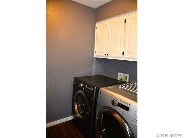 Building Photo - 9427 Magnolia Wood Dr