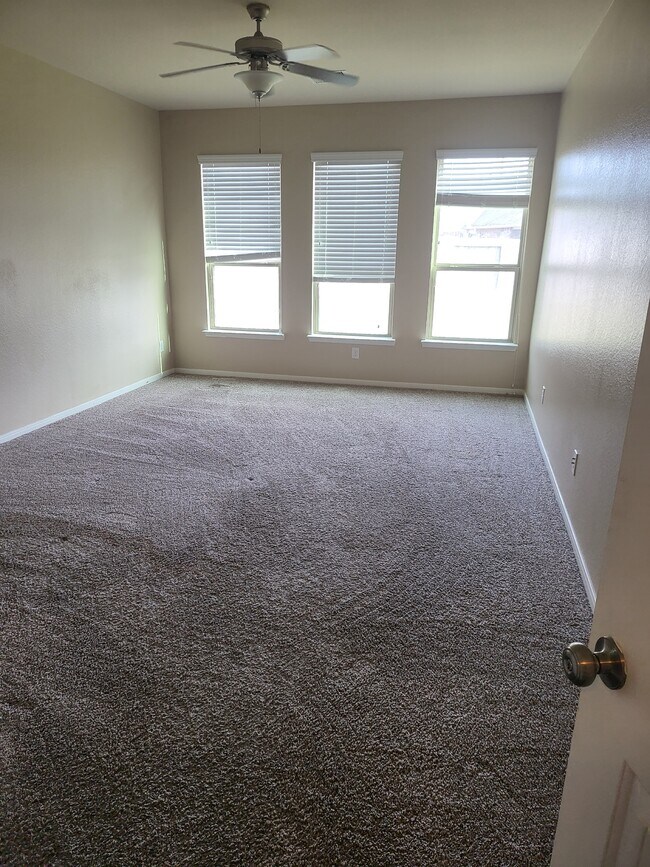 Building Photo - 25619 Anvil Iron Ln