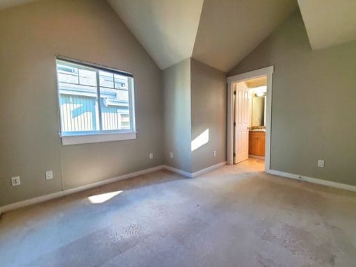 Building Photo - Stunning Three Level Townhome in Green Lak...