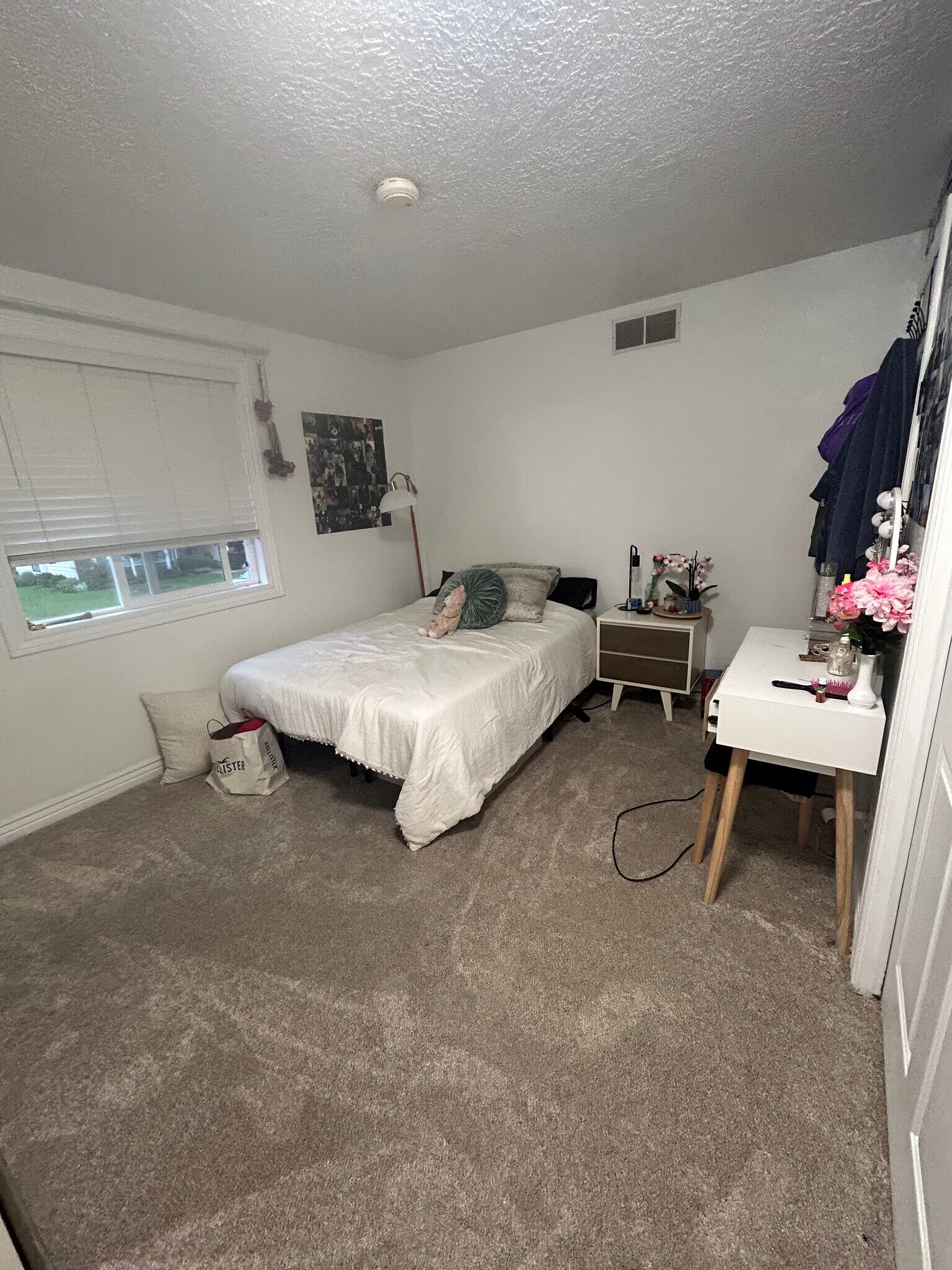 Bedroom with closet - 10377 W Alliance St