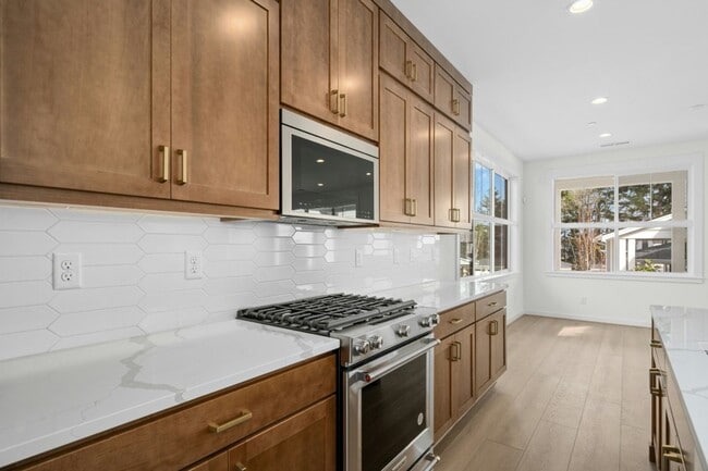 Building Photo - 3bd/2.75ba Redmond Home