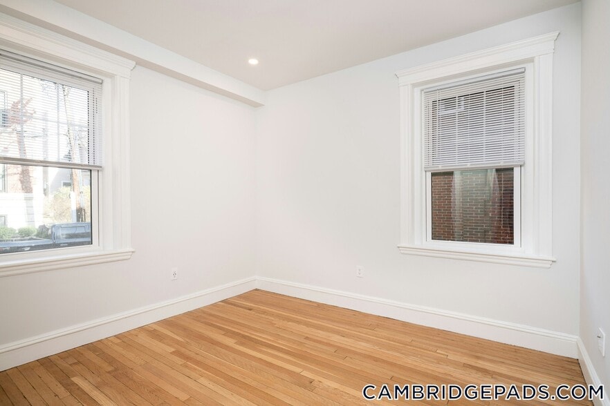 Building Photo - 18 Forest St