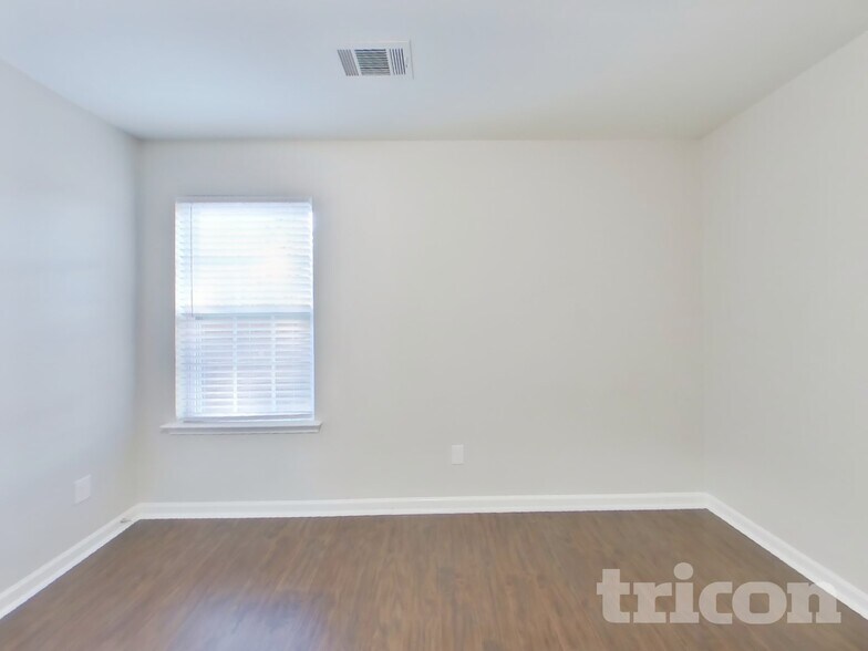 Building Photo - 104 Shadow Woods Rd