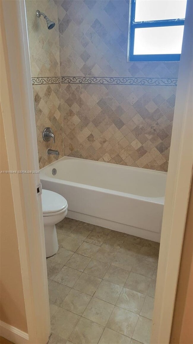 Building Photo - 914 NW 106th Ave Cir