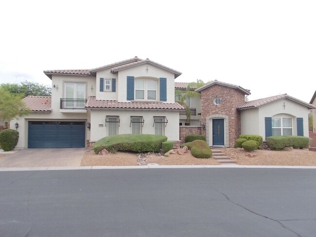 Primary Photo - Spacious 4 Bed / 5 Bath Two-Story Home wit...