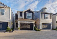 Building Photo - 11010 Cres Light Way